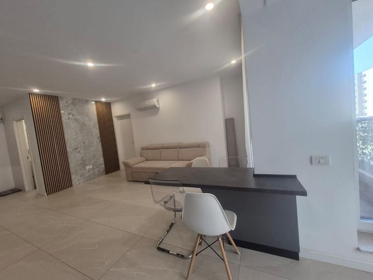 Apartament cu 3 camere semidecomandat, mobilat în Pipera