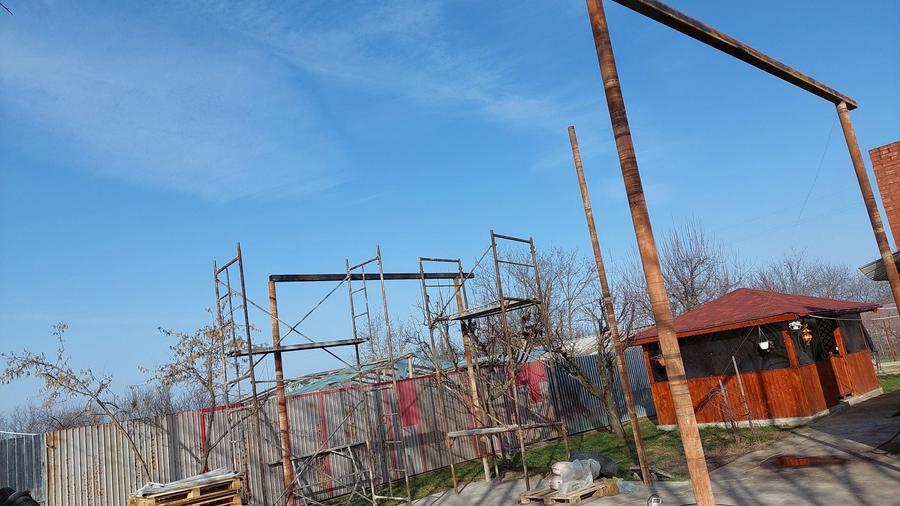 Casă cu 4 camere în Valea Roșie