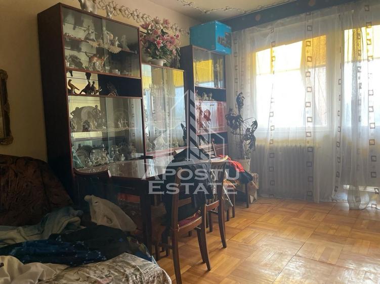 Apartament cu 4 camere decomandat în Podgoria