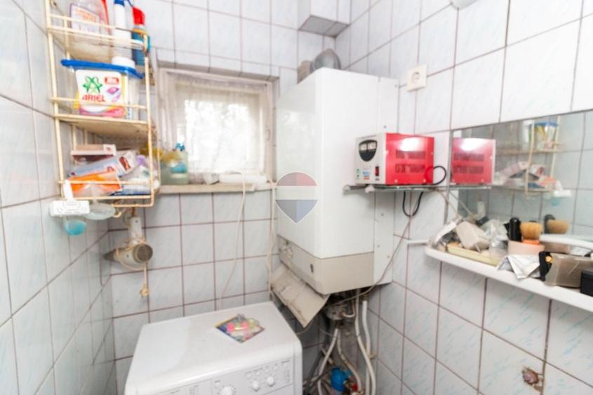 Casă individuală cu 7 camere cu Teren 583 Mp în Central
