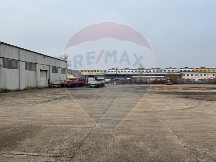 Spațiu industrial, de 2,800 mp, în Central