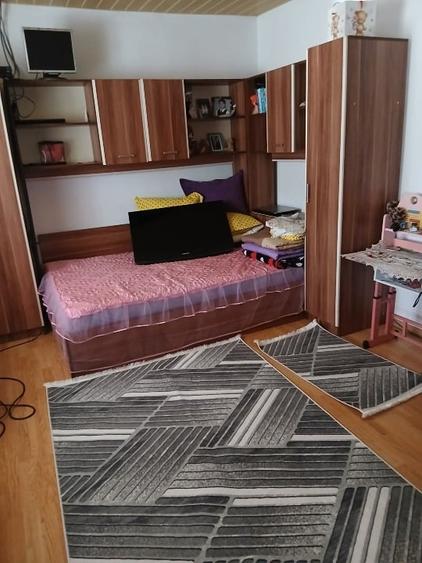 Casă individuală cu 5 camere cu Teren 6000 Mp în Niculcea