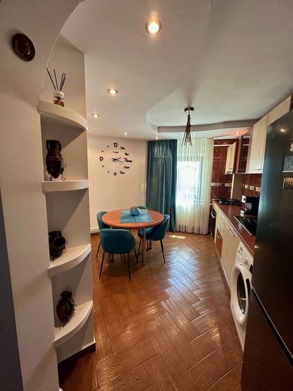 Apartament cu 3 camere decomandat în Central