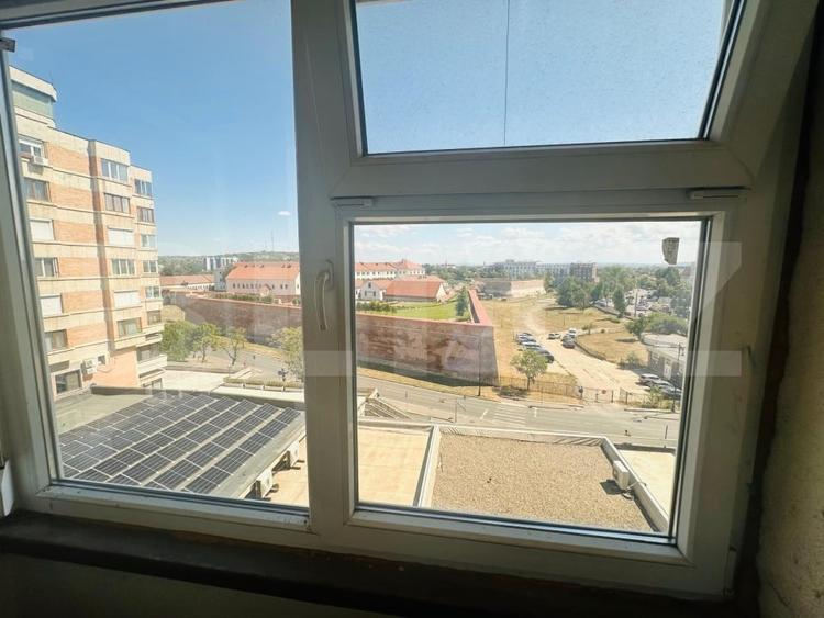 Apartament cu 4 camere decomandat, mobilat în Centru Civic