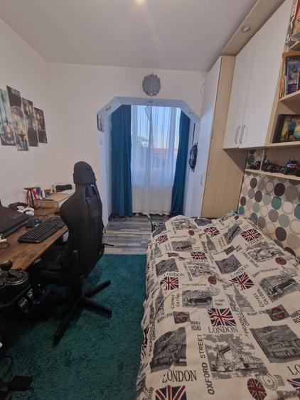 Apartament cu 2 camere decomandat în Cihei