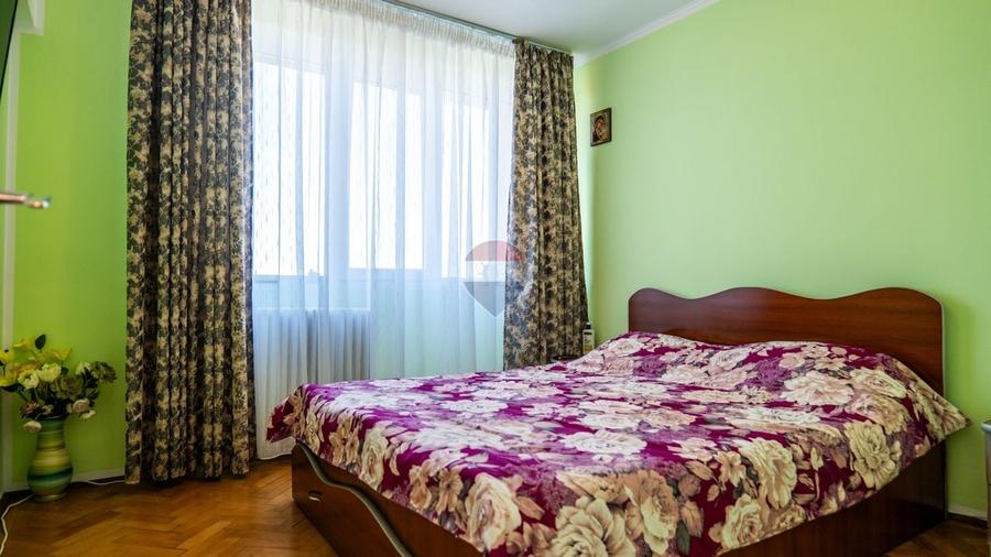 Apartament cu 3 camere semidecomandat, mobilat în Ștefan cel Mare