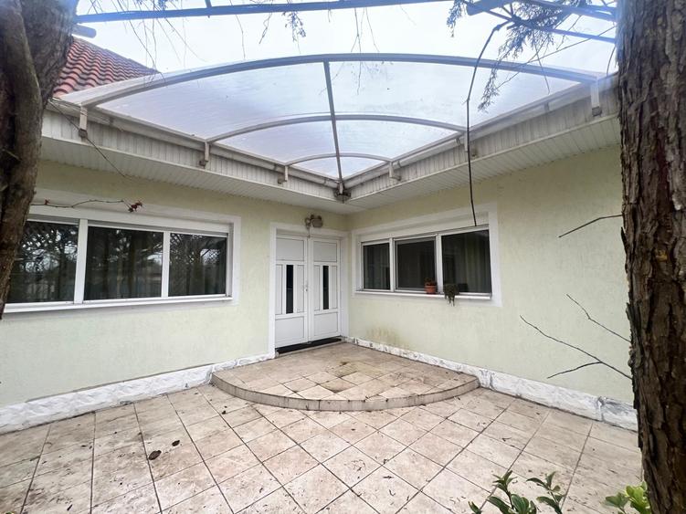 Casă individuală cu 5 camere cu Teren 1200 Mp în Central