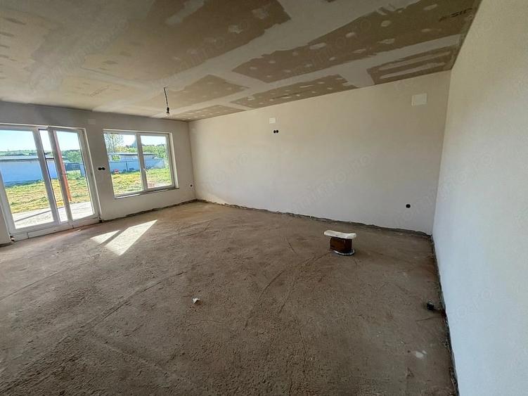 Casă cu 3 camere cu Teren 774028480 Mp în Central