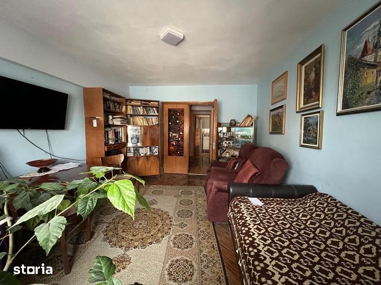 Apartament cu 4 camere decomandat în Central