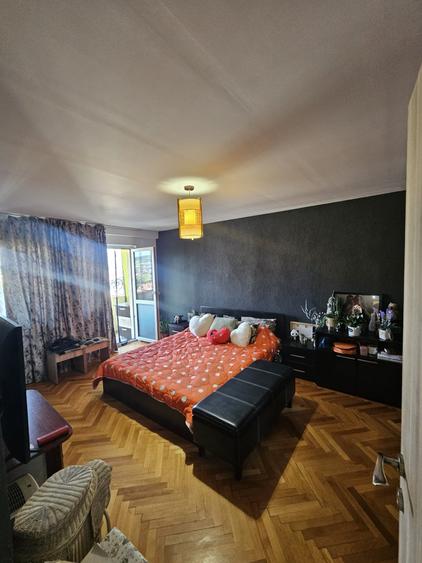 Apartament cu 3 camere în Cetate