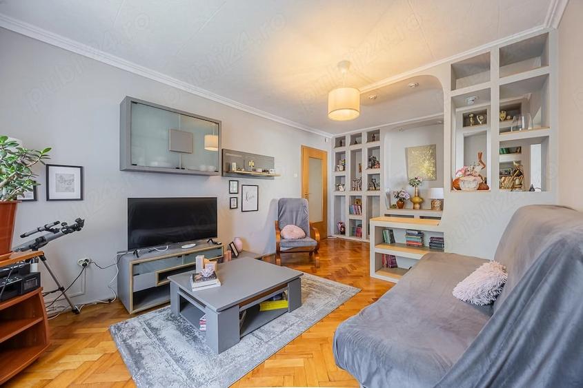 Apartament cu 3 camere decomandat în Răcădău