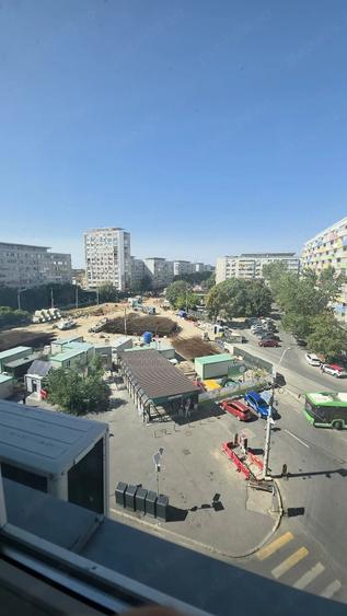 Apartament cu 3 camere semidecomandat în 1 Mai