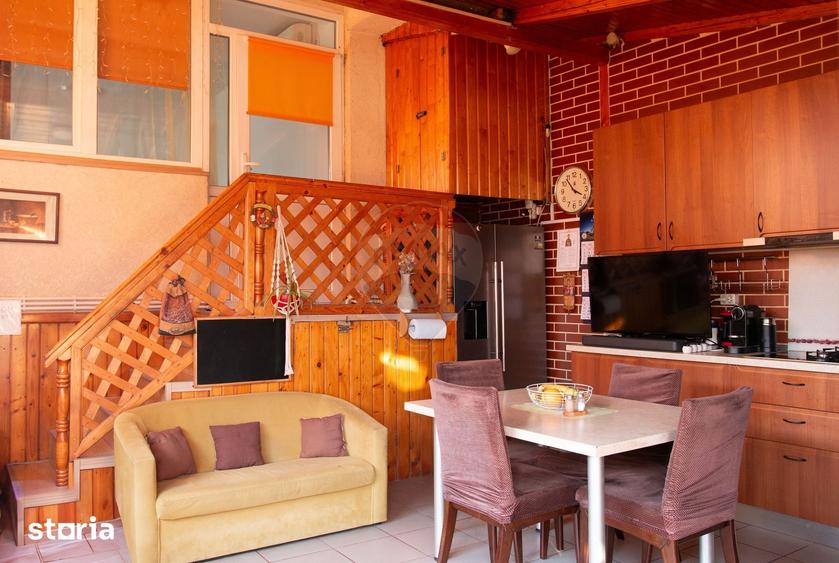 Casă cu 7 camere cu Teren 607 Mp în Central
