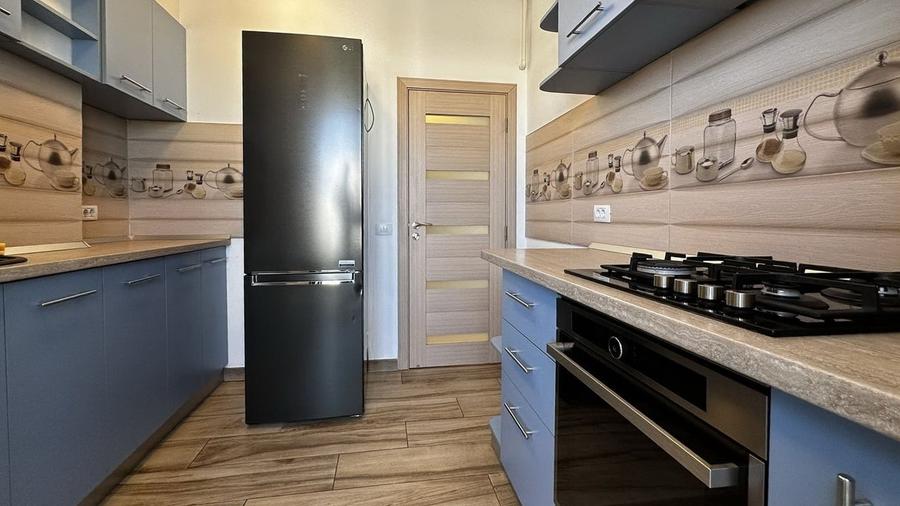 Apartament cu 4 camere decomandat în P-ța Unirii