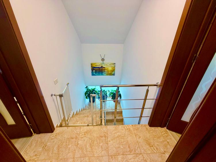 Duplex cu 5 camere cu Canalizare în Sud