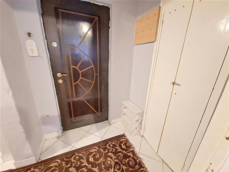 Apartament cu 3 camere decomandat în Narcisa