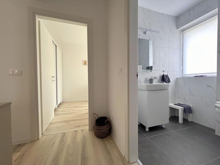 Apartament cu 3 camere decomandat, mobilat în Lipovei
