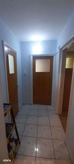 Apartament cu 3 camere decomandat în Drumul Taberei