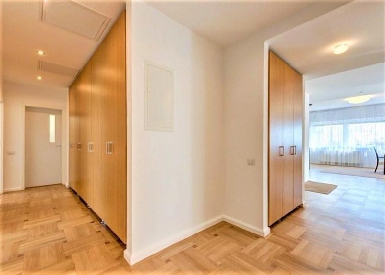 Apartament cu 4 camere în Primăverii