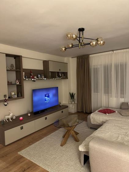 Apartament cu 4 camere decomandat în Central