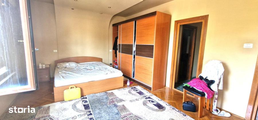 Casă cu 5 camere cu Teren 405 Mp în Coiciu