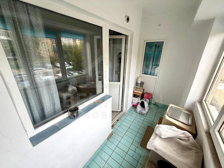 Apartament cu 3 camere decomandat în Calea București
