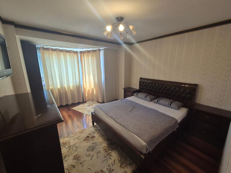 Apartament cu 4 camere decomandat în Decebal