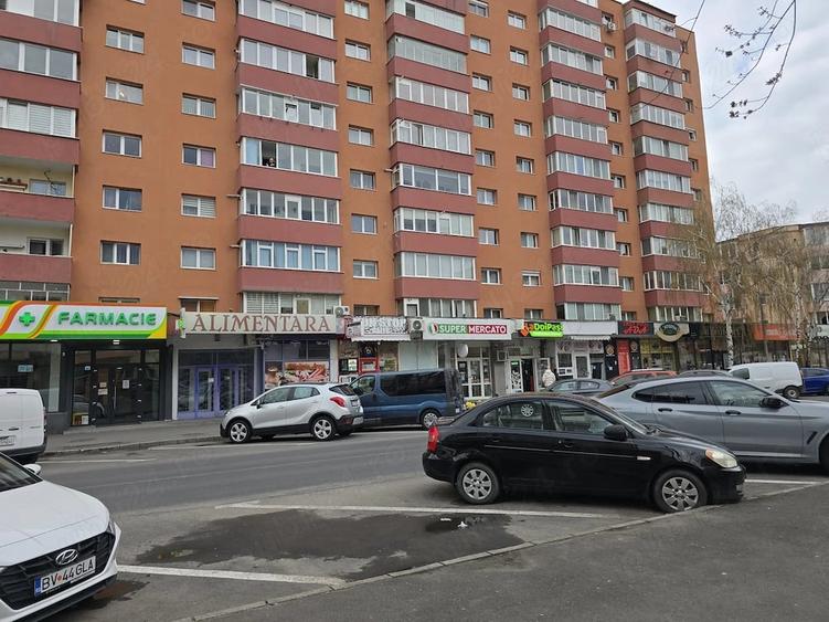 Apartament cu 3 camere decomandat în Astra