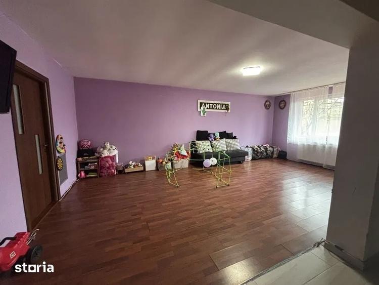 Casă cu 6 camere cu Teren 500 Mp în Dobroești