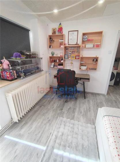 Apartament cu 2 camere semidecomandat în Filiași