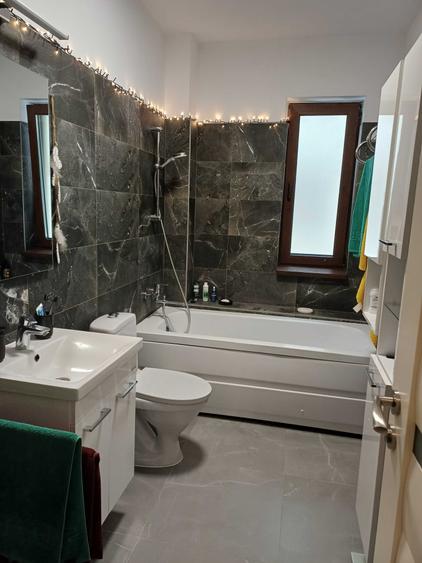 Apartament cu 3 camere semidecomandat, mobilat în Giroc