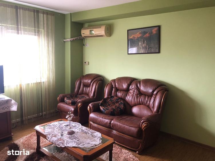 Apartament cu 3 camere decomandat în Delfinariu