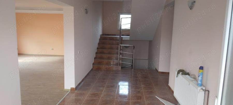 Casă cu 5 camere cu Teren 1000 Mp în Central