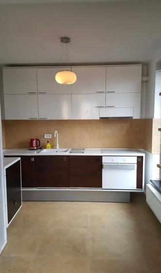 Apartament cu 3 camere semidecomandat, mobilat în Plopilor