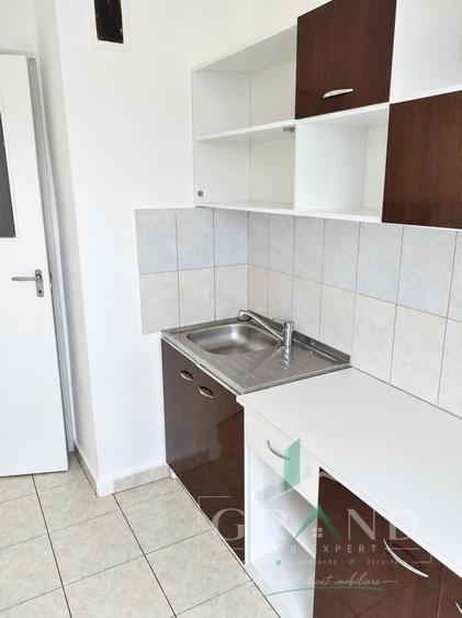 Apartament cu 4 camere decomandat, mobilat în Mărăști