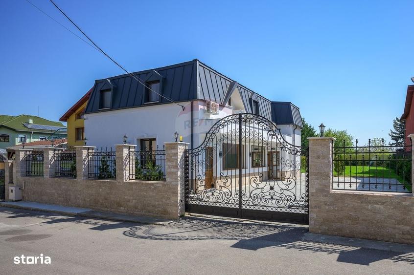 Casă cu 4 camere în Central
