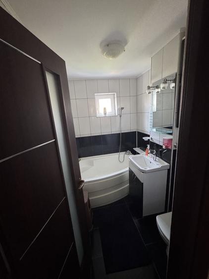 Apartament cu 3 camere decomandat în Giurgeni