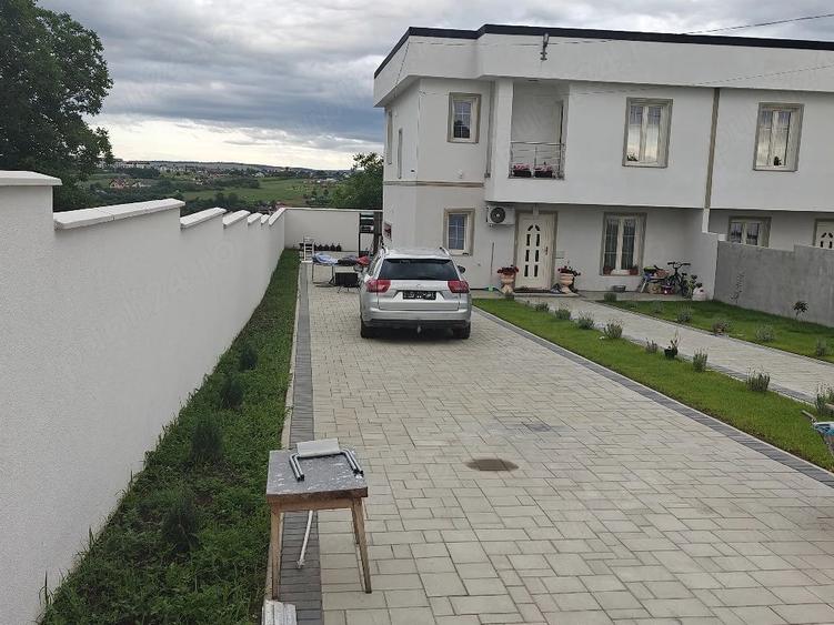 Casă cu 5 camere cu Teren 1100 Mp în Central