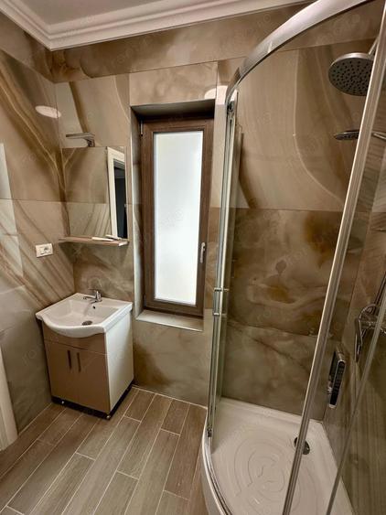 Apartament cu 3 camere semidecomandat, mobilat în Dumbrăvița