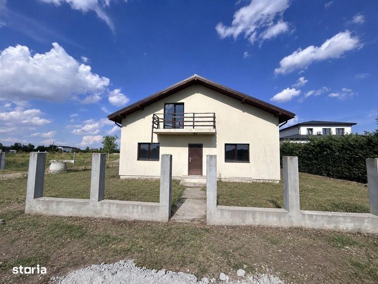 Casă cu 4 camere cu Teren 400 Mp în Domnești