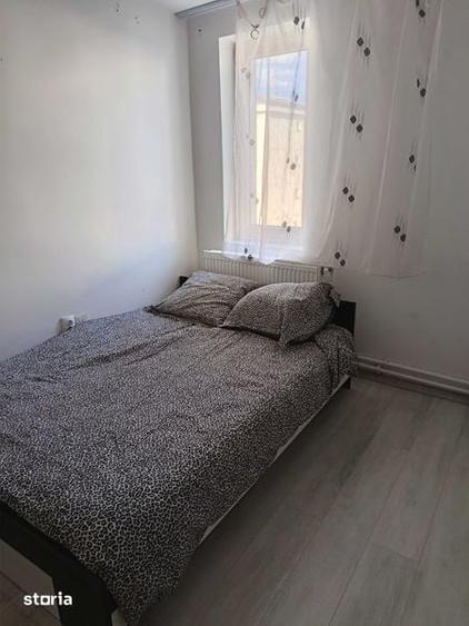 Inchiriez apartament in zona Dovali. Informati la tel - 5