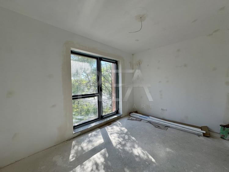 Apartament cu 3 camere decomandat în Matei Voievod