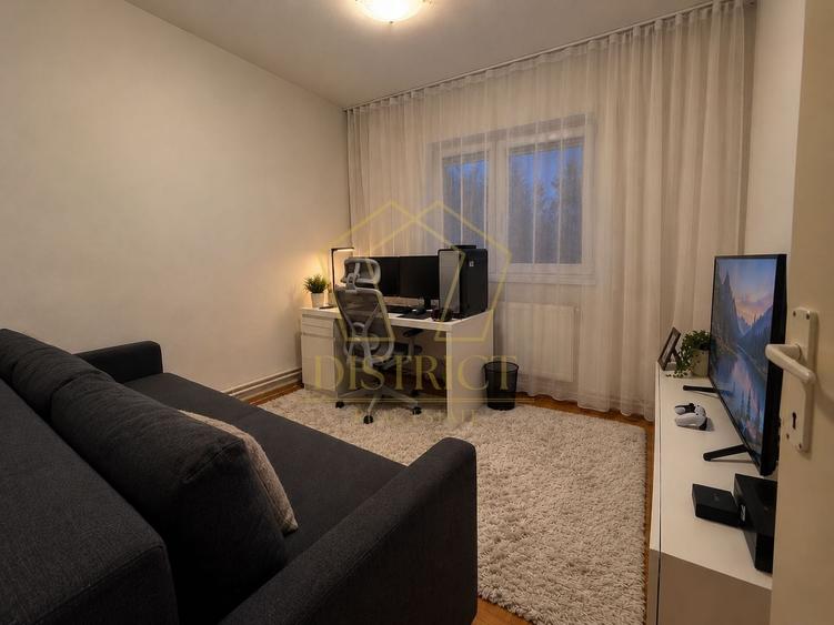Apartament cu 3 camere decomandat, mobilat în Girocului