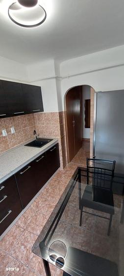 Apartament cu 2 camere, mobilat în Republicii