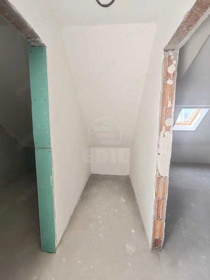 Apartament cu 3 camere semidecomandat în Sud