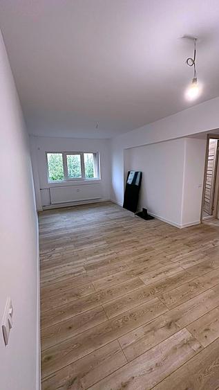 Apartament cu 3 camere în Tineretului