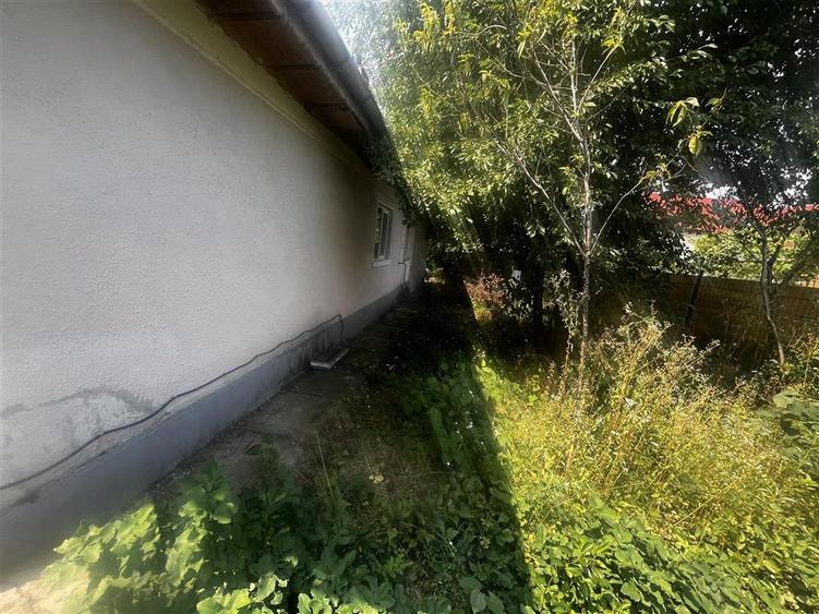 Casă individuală cu 4 camere cu Teren 1000 Mp în Central