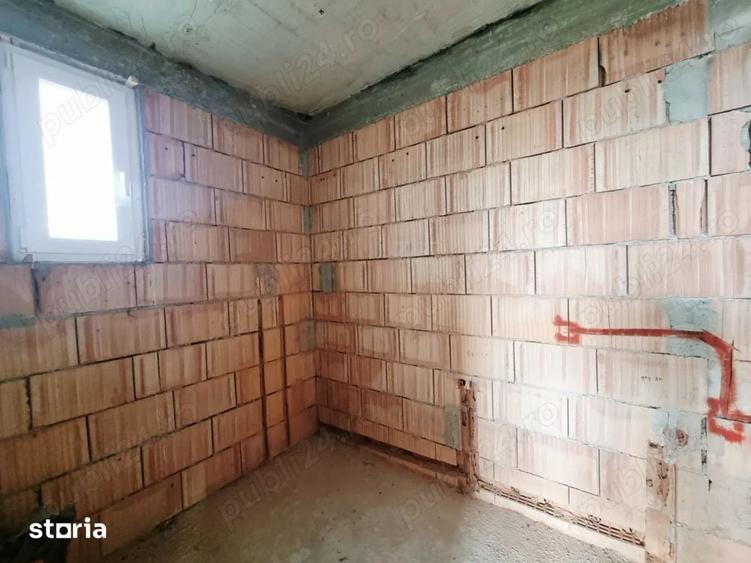 Casă cu 5 camere cu Garaj în Vânători