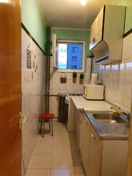 Garsonieră decomandată în Titan