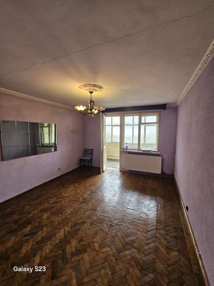 Apartament cu 3 camere decomandat în Exterior Vest